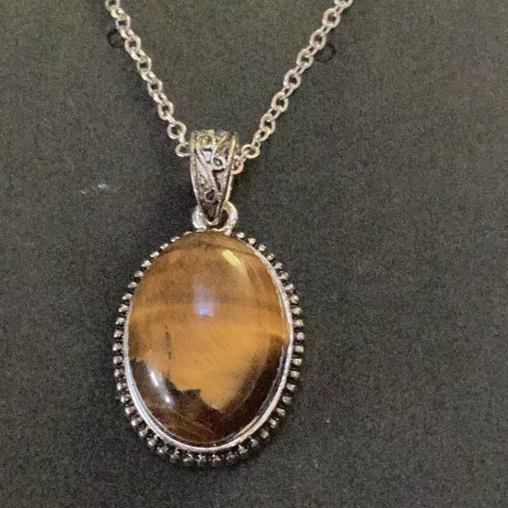 🌻New Brilliant Amber Stone Pendant Necklace So Fun to Wear Closet Must Have 🌻 - Picture 1 of 10